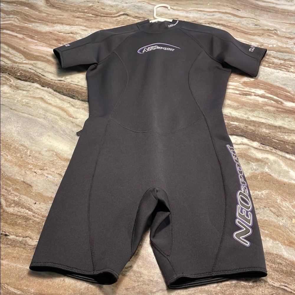Neosport short wet suit